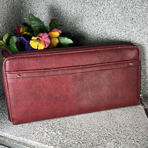 Relic Burgundy Faux Vegan Leather Large Capacity Wristlet Wallet - Picture 3 of 4